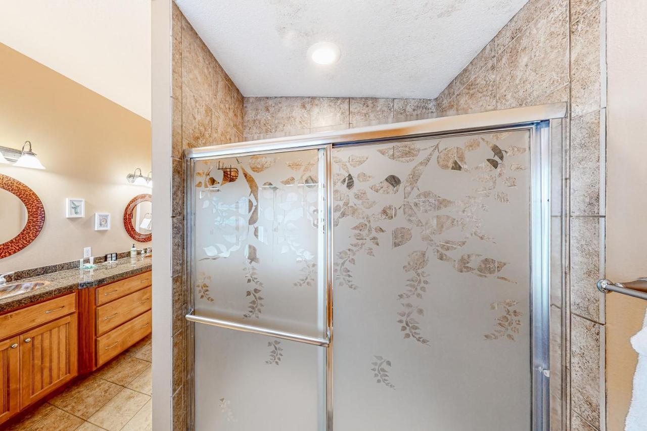 Rejuvenating Breeze Vila Newport Exterior foto